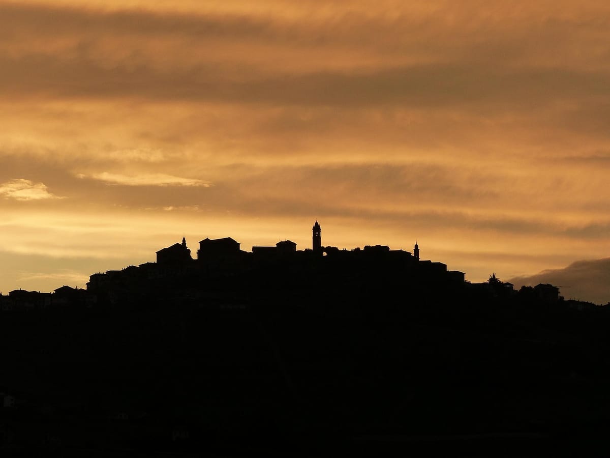 Il cambiamento delle Langhe, dalla “malora” al troppo turismo
