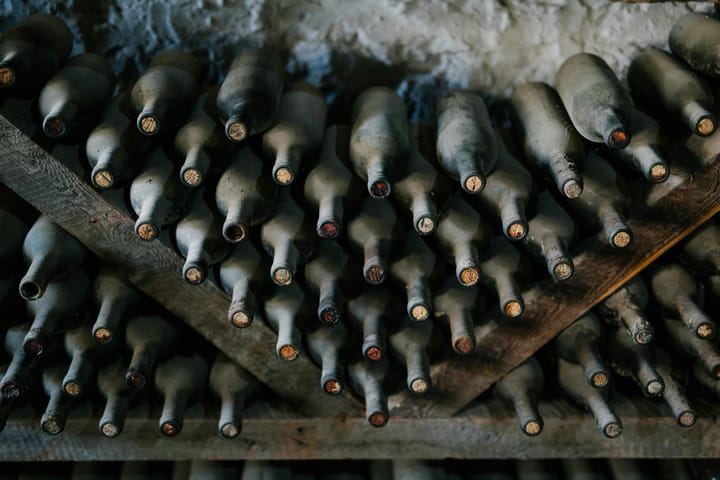 Le cantine sono piene, il vino non si vende più